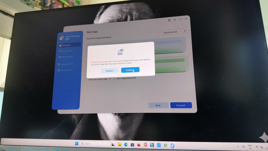 EaseUS Disk Copy warning that the target drive will be erased