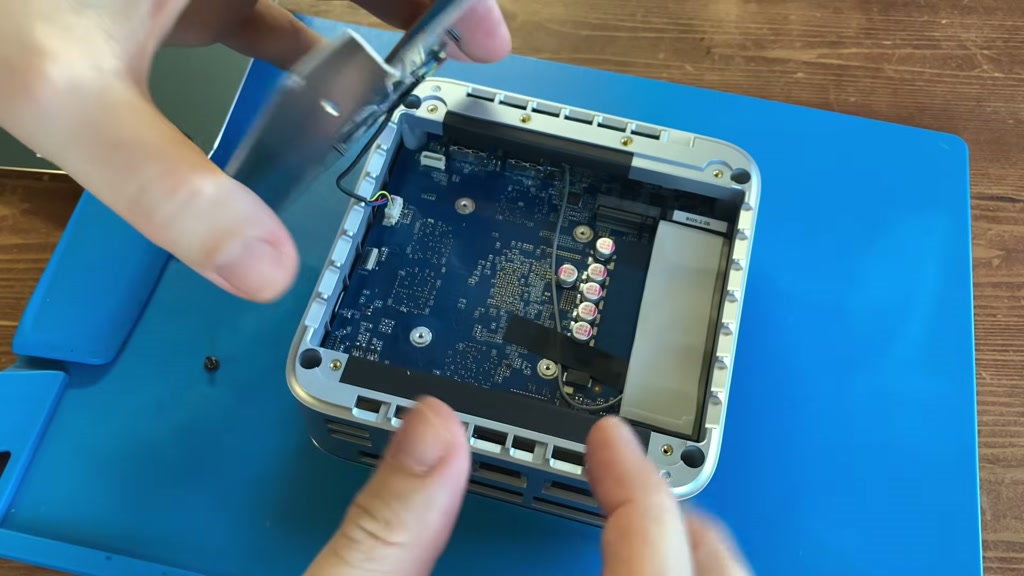 Inside the Getorli GT103 showing motherboard and M.2 storage slot